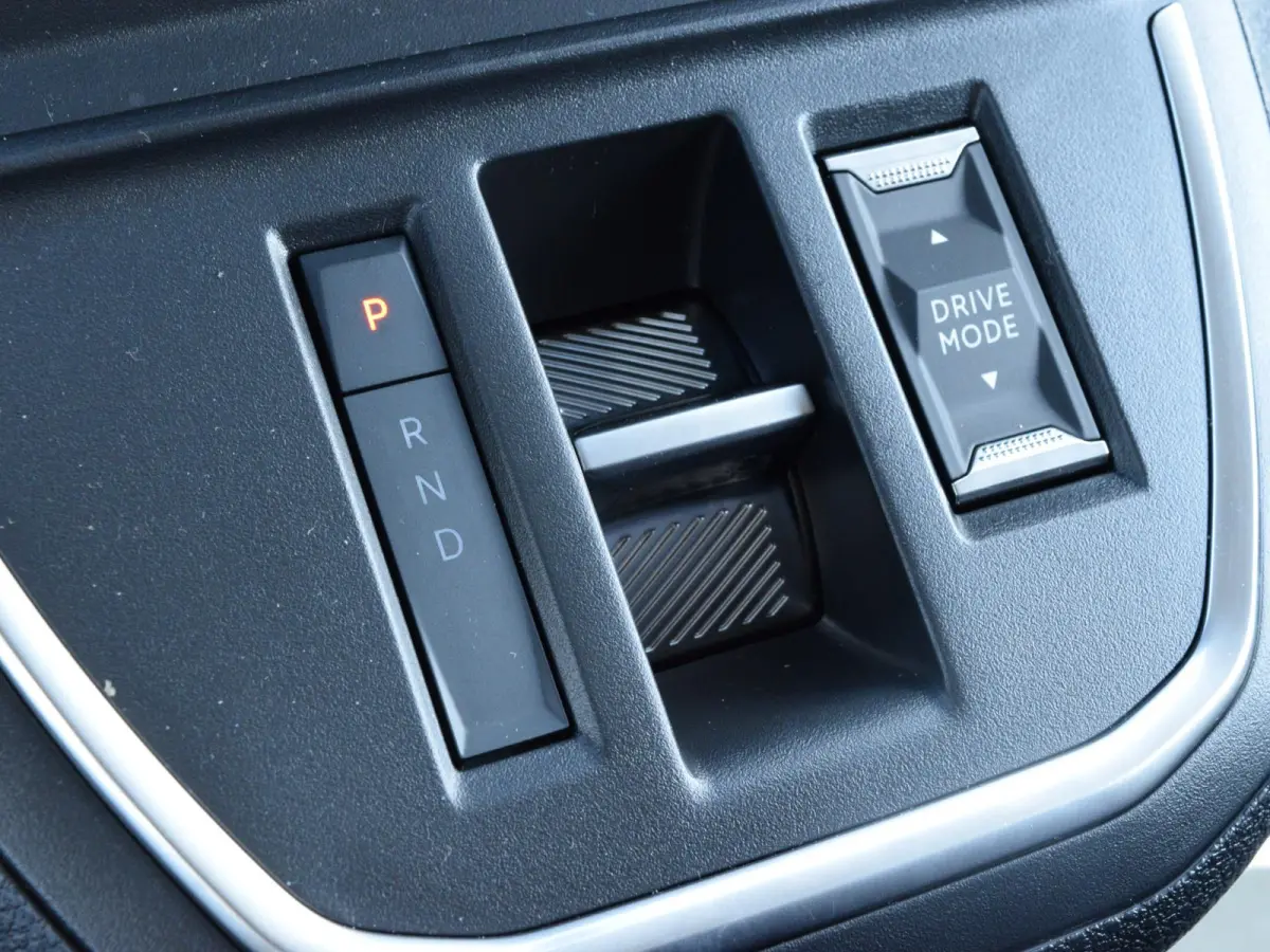Electric L3 75 kWh | tot 8 jaar garantie | laadruimtebetimmering | Dodehoek detectie | navi incl. Apple Carplay | camera | parkeersensoren voor & achter | Comfort scheidingswand | rijklaarpr
