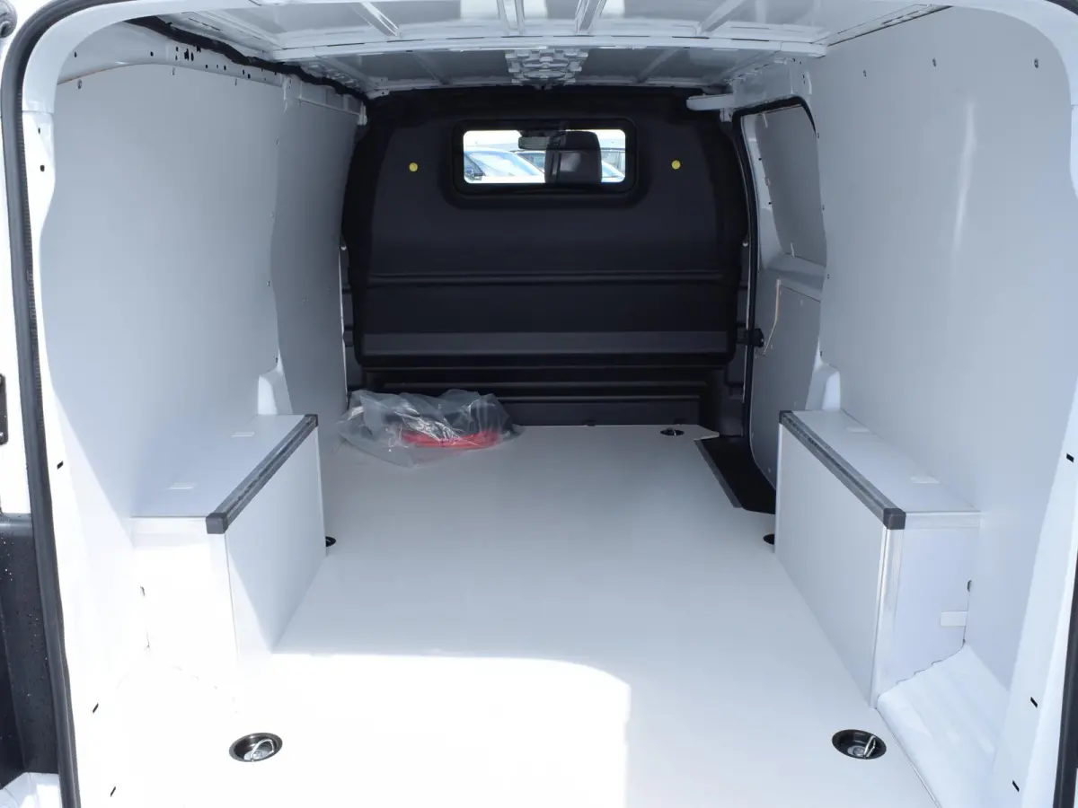 Electric L3 75 kWh | tot 8 jaar garantie | laadruimtebetimmering | Dodehoek detectie | navi incl. Apple Carplay | camera | parkeersensoren voor & achter | Comfort scheidingswand | rijklaarpr