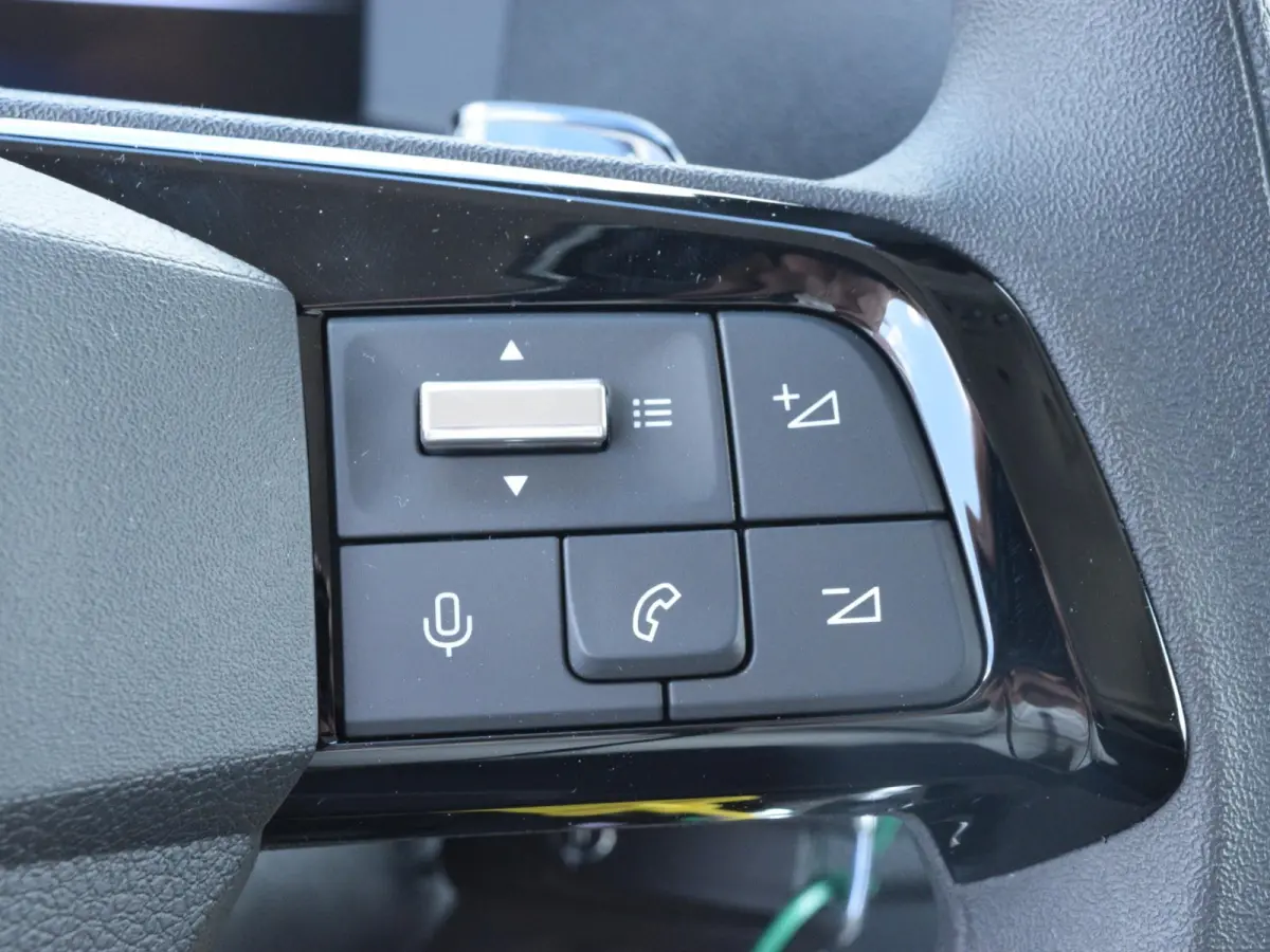 Electric L3 75 kWh | tot 8 jaar garantie | laadruimtebetimmering | Dodehoek detectie | navi incl. Apple Carplay | camera | parkeersensoren voor & achter | Comfort scheidingswand | rijklaarpr
