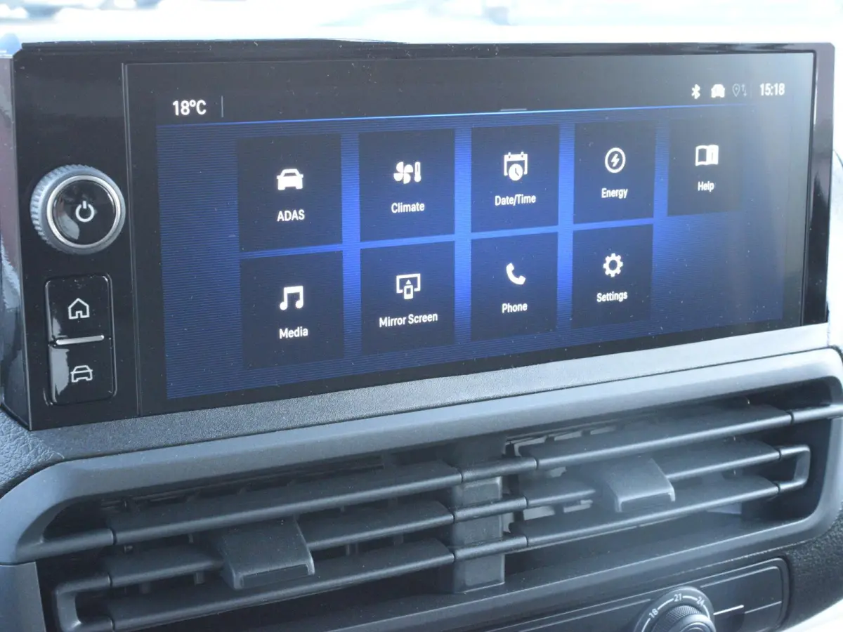 Electric L3 75 kWh | tot 8 jaar garantie | laadruimtebetimmering | Dodehoek detectie | navi incl. Apple Carplay | camera | parkeersensoren voor & achter | Comfort scheidingswand | rijklaarpr