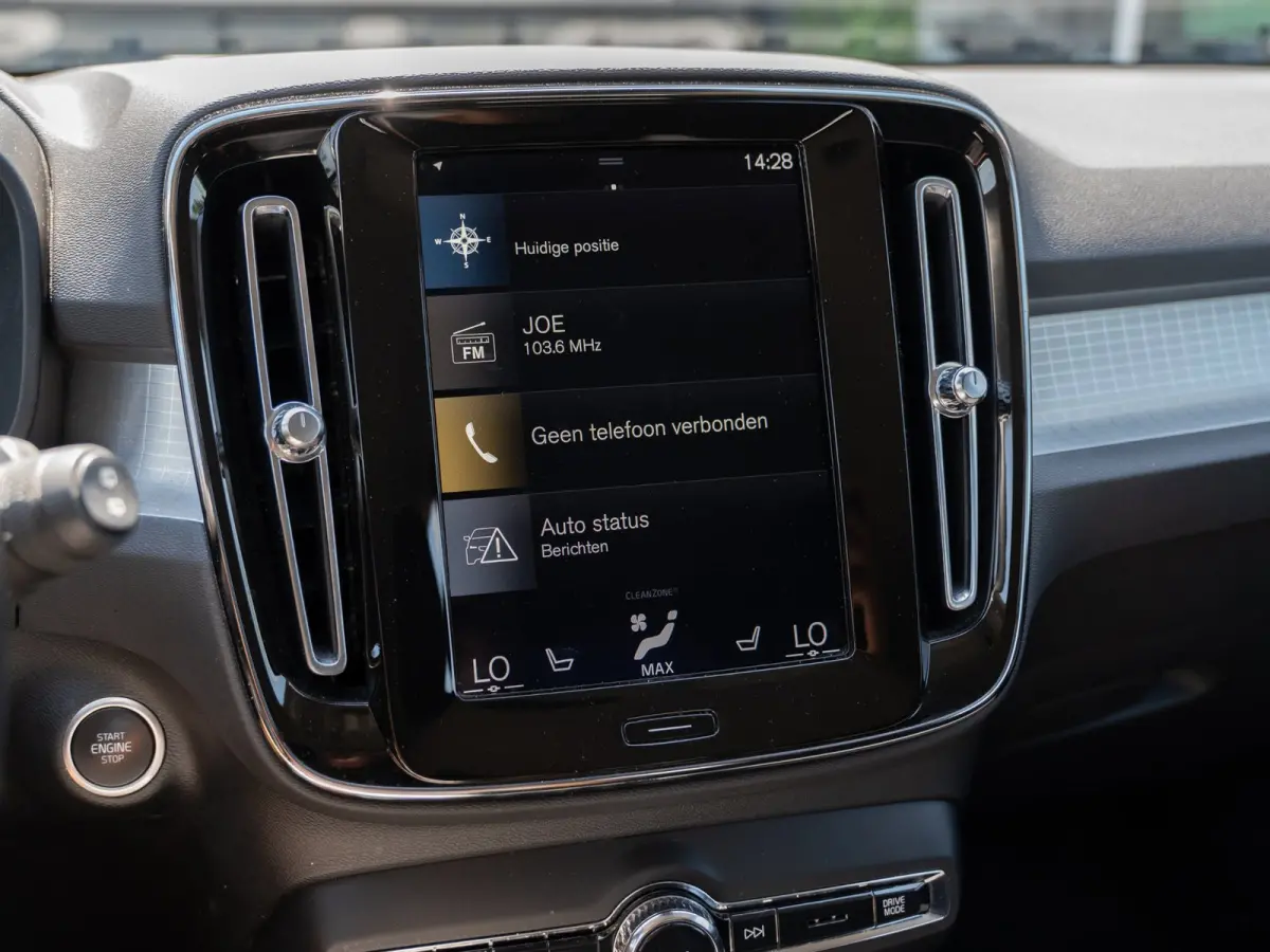 1.5 T4 211PK Momentum | Carplay | Camera | Dealer Ond.