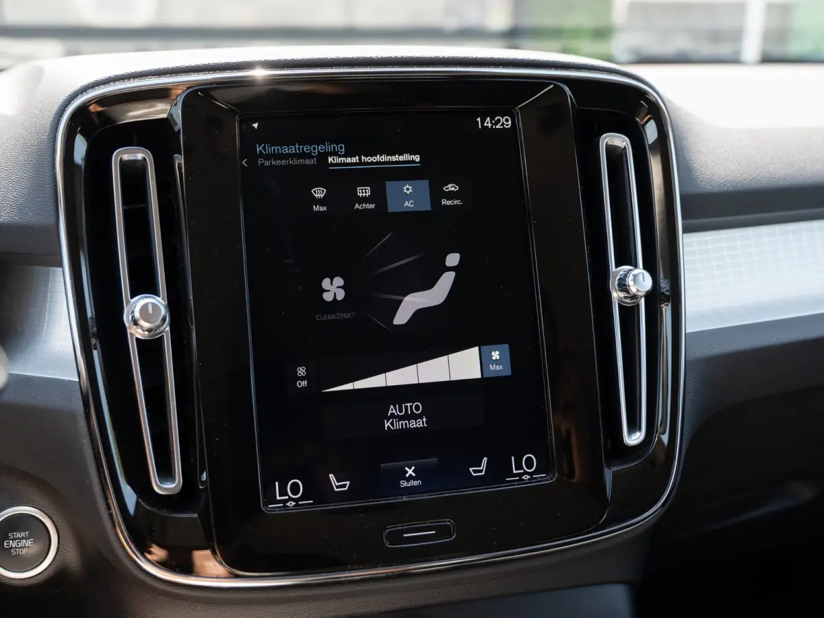 1.5 T4 211PK Momentum | Carplay | Camera | Dealer Ond.
