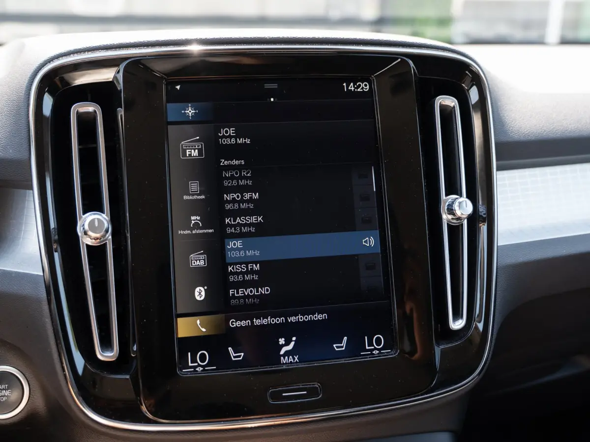 1.5 T4 211PK Momentum | Carplay | Camera | Dealer Ond.