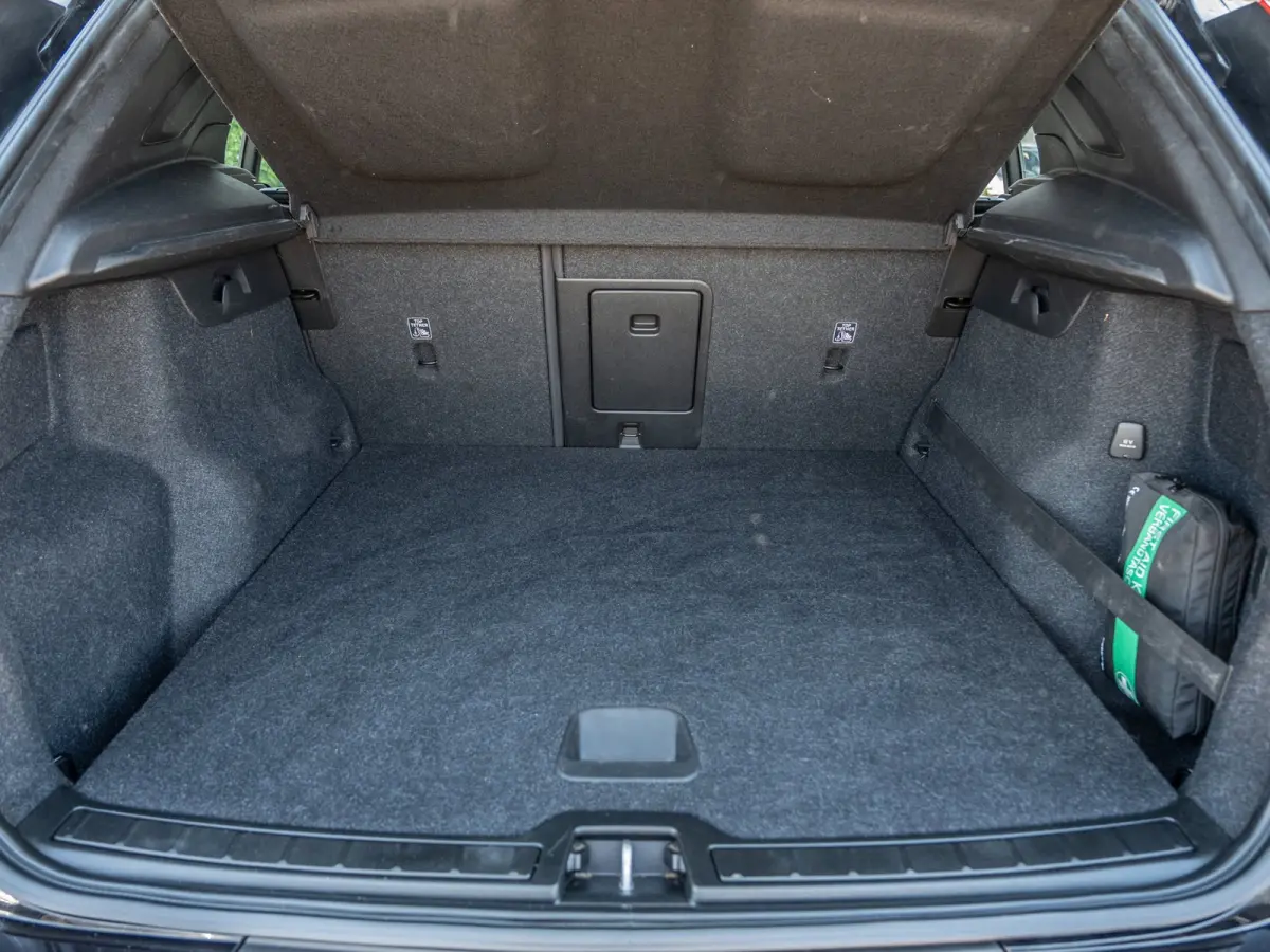 1.5 T4 211PK Momentum | Carplay | Camera | Dealer Ond.