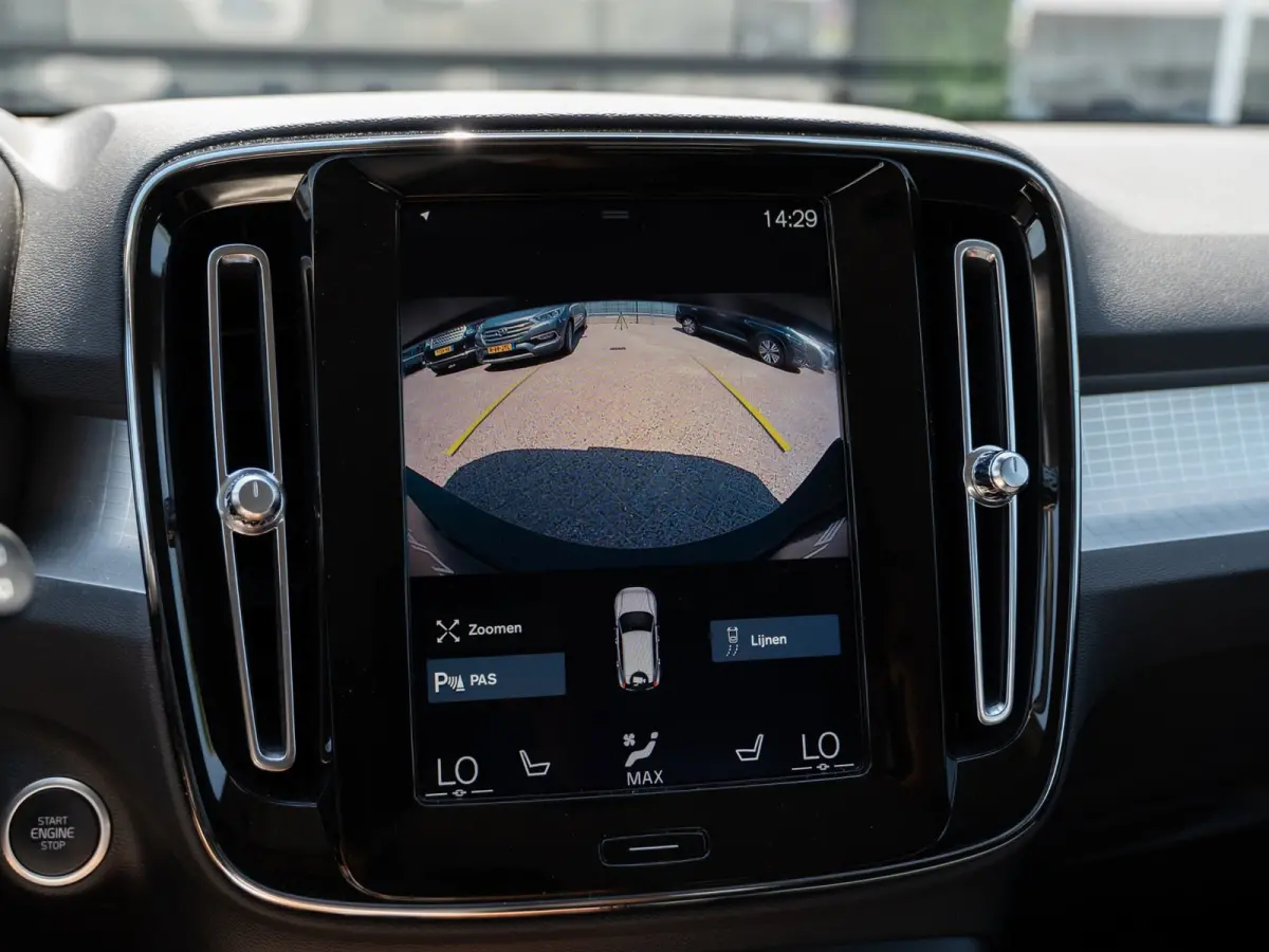 1.5 T4 211PK Momentum | Carplay | Camera | Dealer Ond.