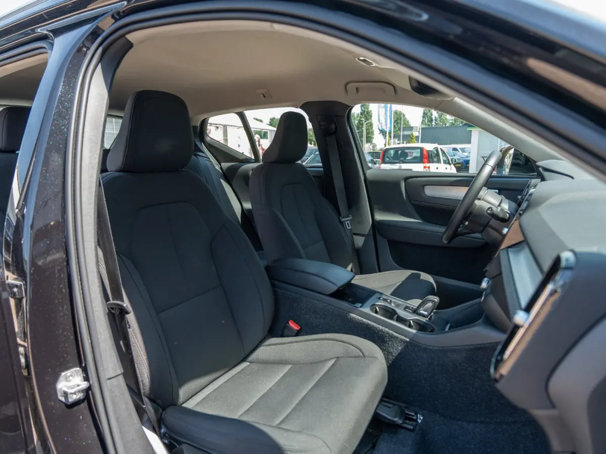 1.5 T4 211PK Momentum | Carplay | Camera | Dealer Ond.