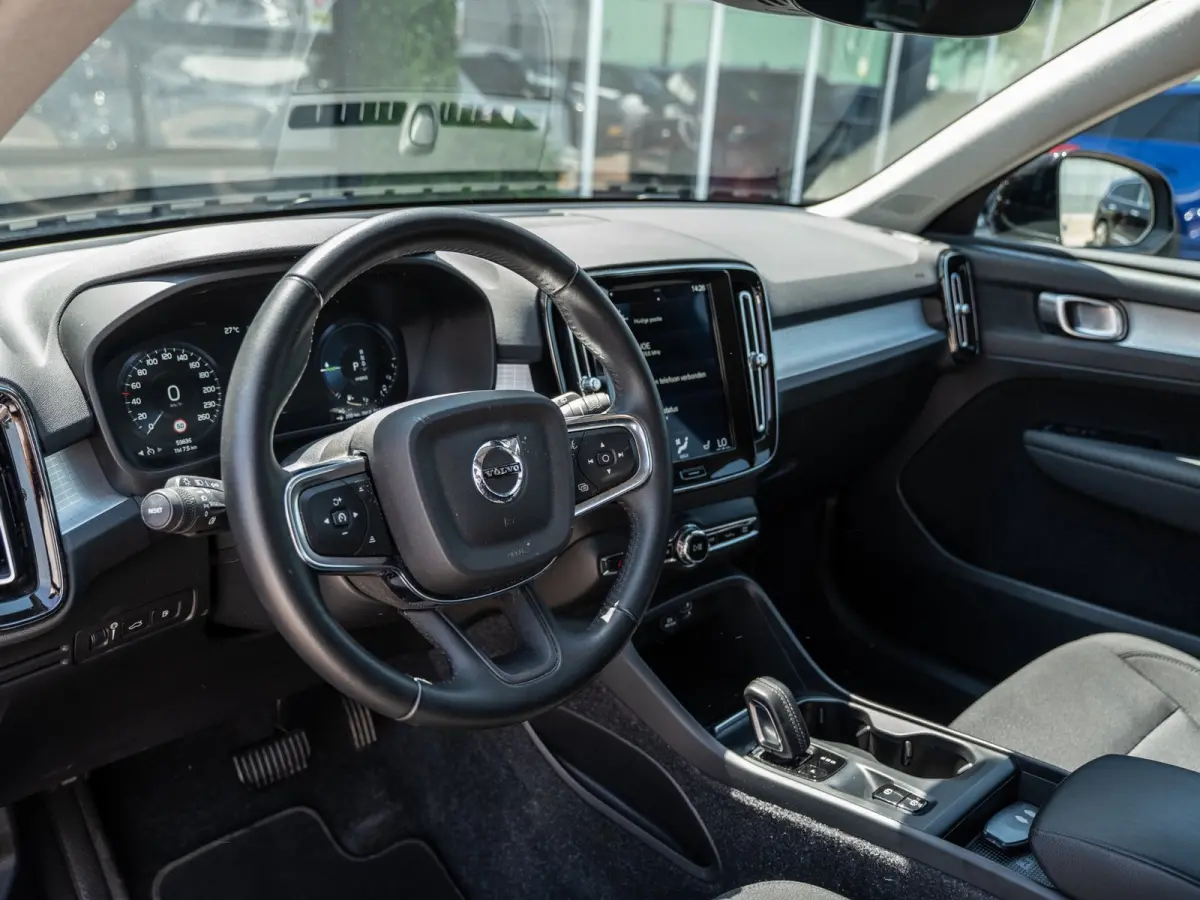 1.5 T4 211PK Momentum | Carplay | Camera | Dealer Ond.