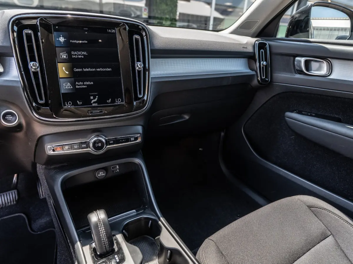 1.5 T4 211PK Momentum | Carplay | Camera | Dealer Ond.