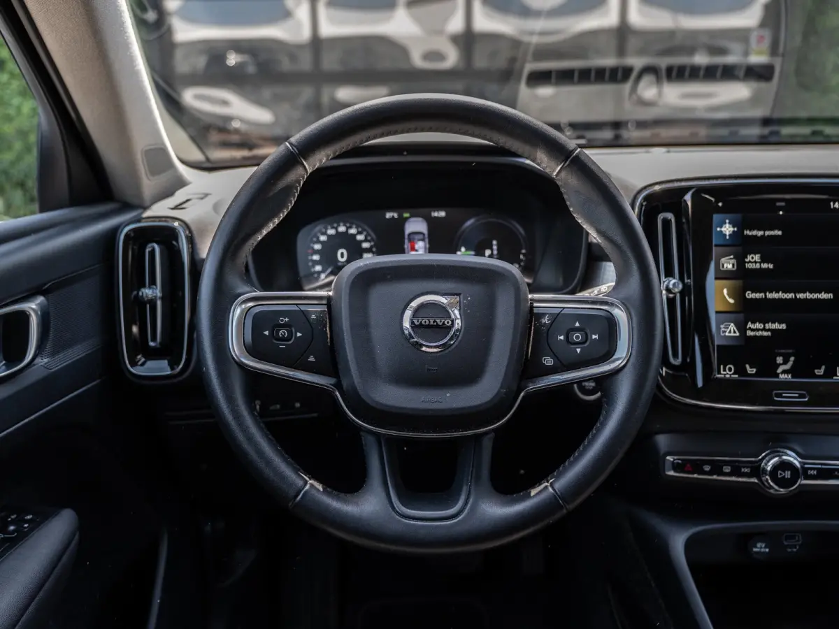 1.5 T4 211PK Momentum | Carplay | Camera | Dealer Ond.