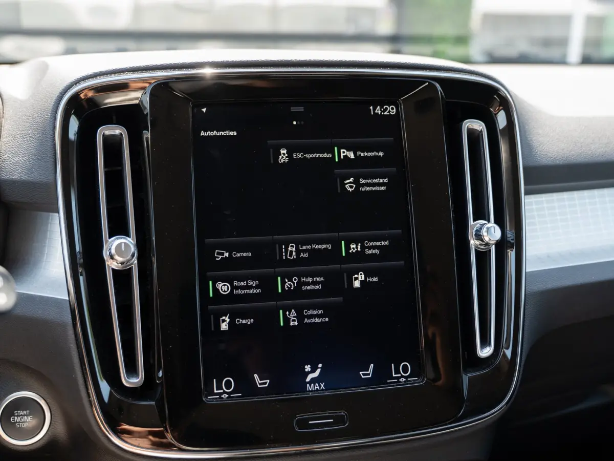 1.5 T4 211PK Momentum | Carplay | Camera | Dealer Ond.