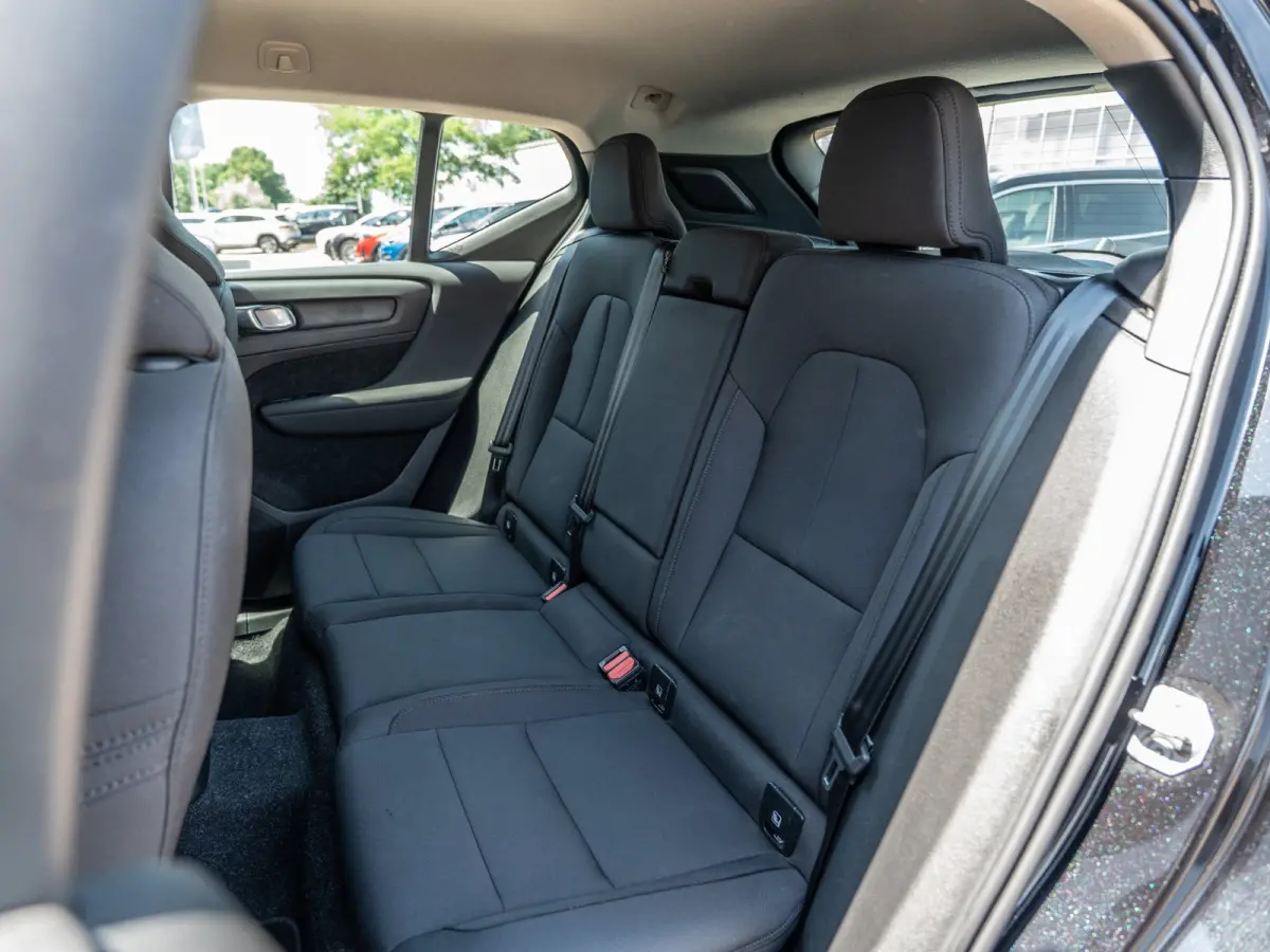 1.5 T4 211PK Momentum | Carplay | Camera | Dealer Ond.