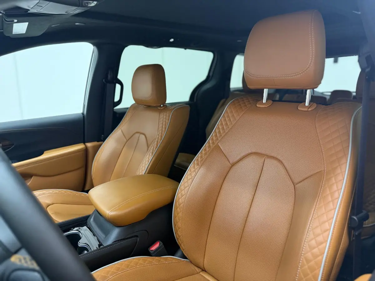 3.6 V6 Hybrid Pacifica Pinnacle 7-zits Full option