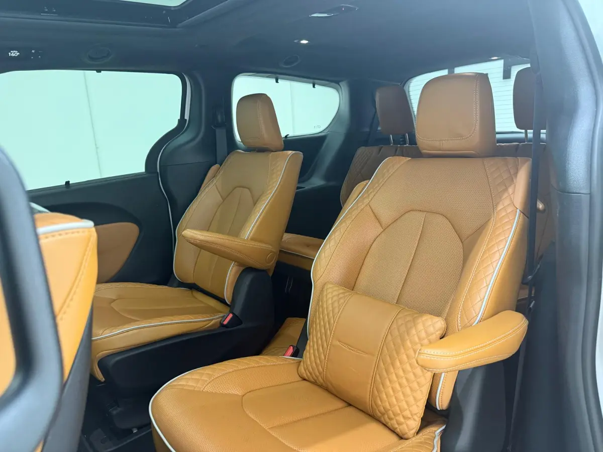 3.6 V6 Hybrid Pacifica Pinnacle 7-zits Full option