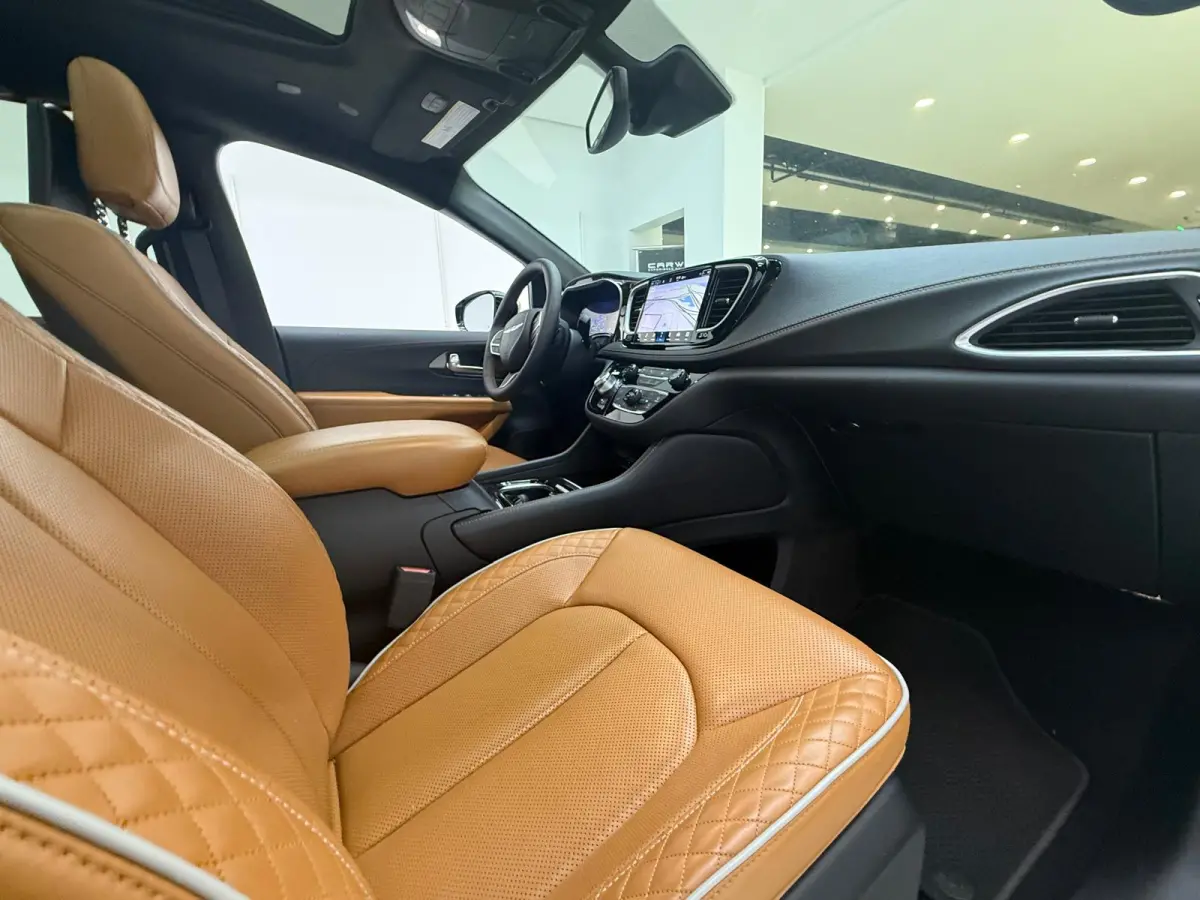 3.6 V6 Hybrid Pacifica Pinnacle 7-zits Full option
