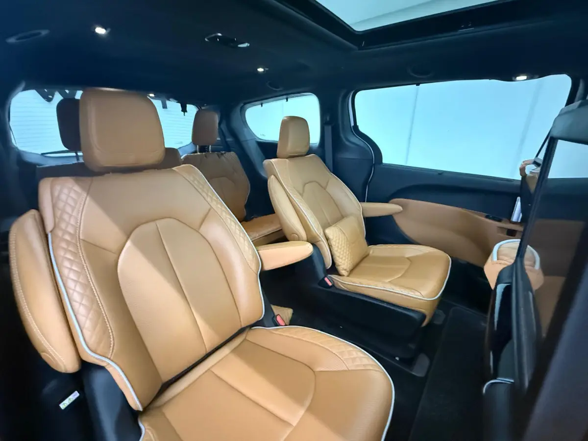 3.6 V6 Hybrid Pacifica Pinnacle 7-zits Full option