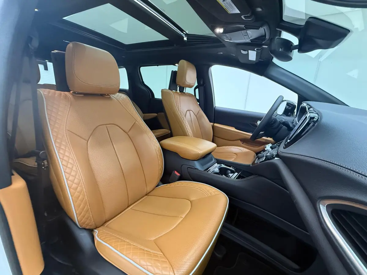 3.6 V6 Hybrid Pacifica Pinnacle 7-zits Full option