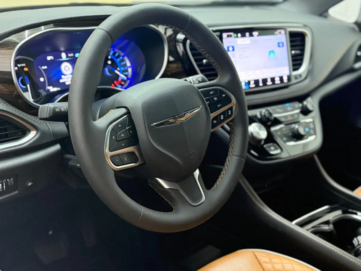 3.6 V6 Hybrid Pacifica Pinnacle 7-zits Full option