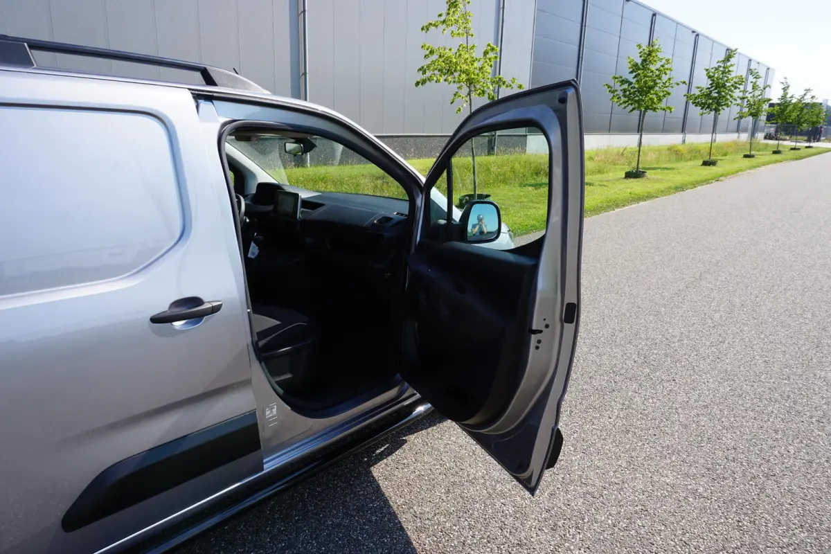 1.5 BlueHDi 100 L1 in Topstaat ||MARGE geen BTW |1e eigenaar |Metallic |Cruise |Navigatie |Carplay |Android Auto |EURO6D |100 pk |Betimmering