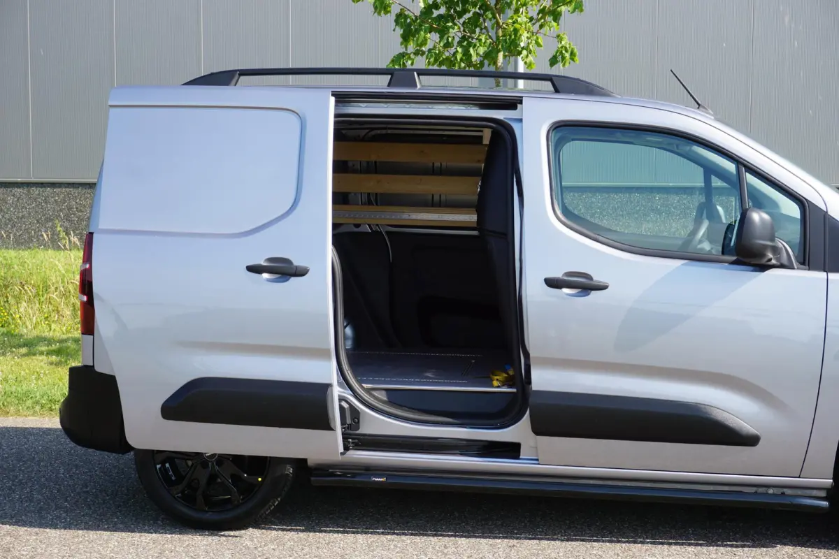 1.5 BlueHDi 100 L1 in Topstaat ||MARGE geen BTW |1e eigenaar |Metallic |Cruise |Navigatie |Carplay |Android Auto |EURO6D |100 pk |Betimmering