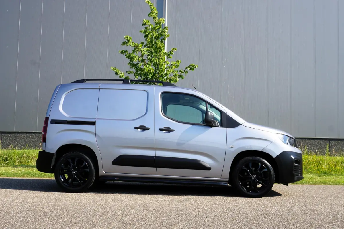 1.5 BlueHDi 100 L1 in Topstaat ||MARGE geen BTW |1e eigenaar |Metallic |Cruise |Navigatie |Carplay |Android Auto |EURO6D |100 pk |Betimmering