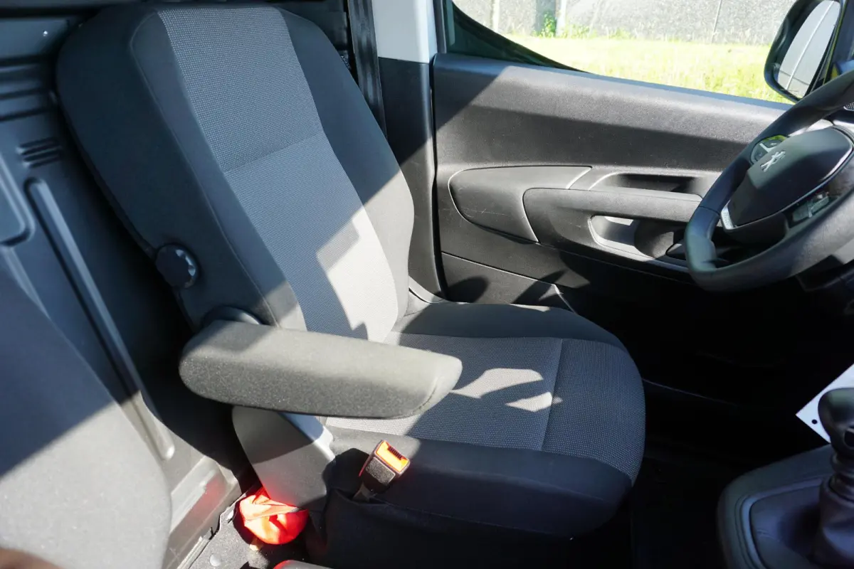 1.5 BlueHDi 100 L1 in Topstaat ||MARGE geen BTW |1e eigenaar |Metallic |Cruise |Navigatie |Carplay |Android Auto |EURO6D |100 pk |Betimmering