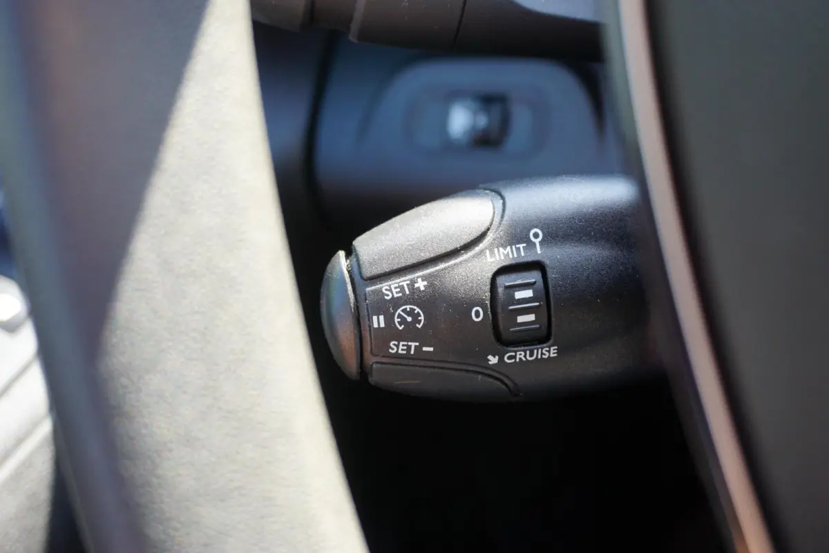 1.5 BlueHDi 100 L1 in Topstaat ||MARGE geen BTW |1e eigenaar |Metallic |Cruise |Navigatie |Carplay |Android Auto |EURO6D |100 pk |Betimmering