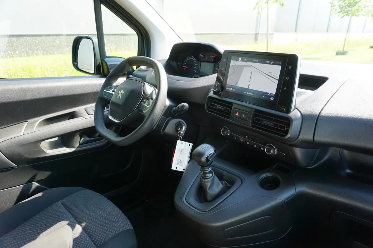 1.5 BlueHDi 100 L1 in Topstaat ||MARGE geen BTW |1e eigenaar |Metallic |Cruise |Navigatie |Carplay |Android Auto |EURO6D |100 pk |Betimmering