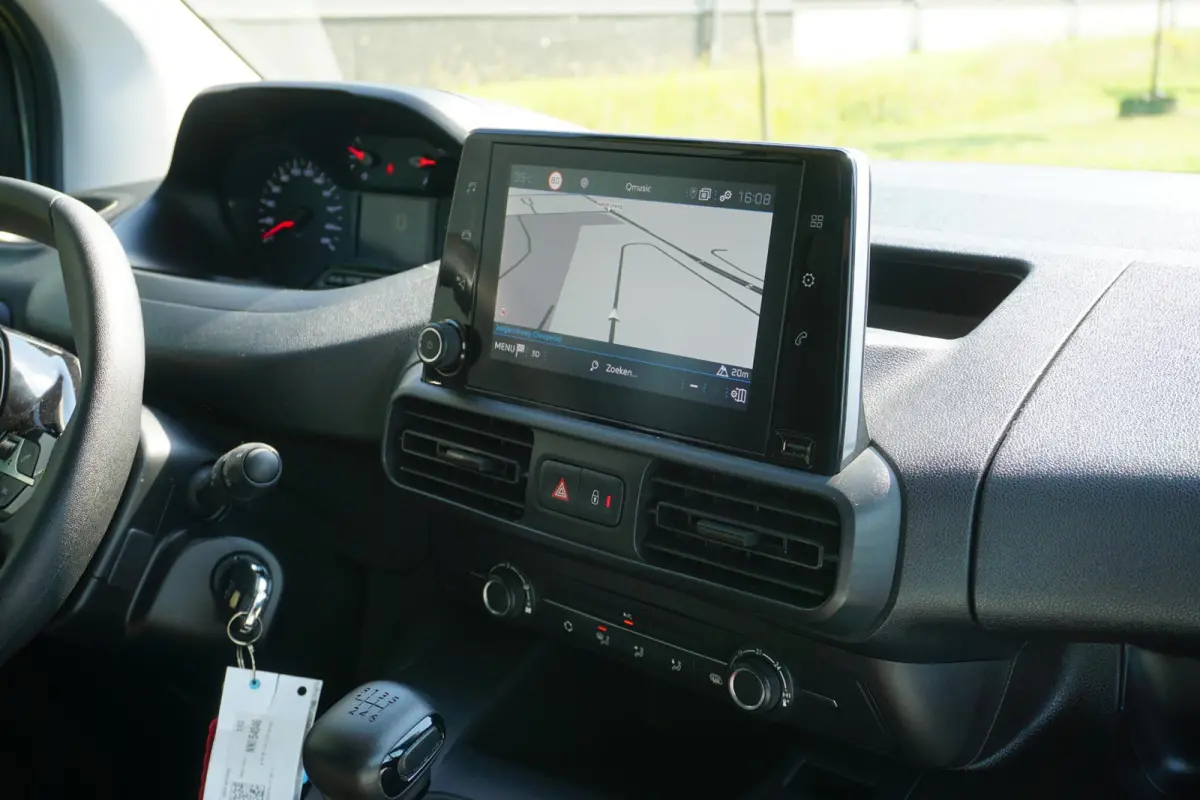 1.5 BlueHDi 100 L1 in Topstaat ||MARGE geen BTW |1e eigenaar |Metallic |Cruise |Navigatie |Carplay |Android Auto |EURO6D |100 pk |Betimmering