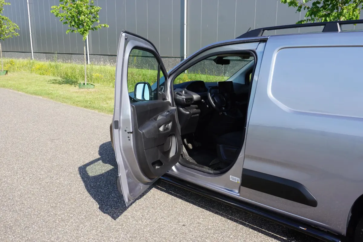 1.5 BlueHDi 100 L1 in Topstaat ||MARGE geen BTW |1e eigenaar |Metallic |Cruise |Navigatie |Carplay |Android Auto |EURO6D |100 pk |Betimmering