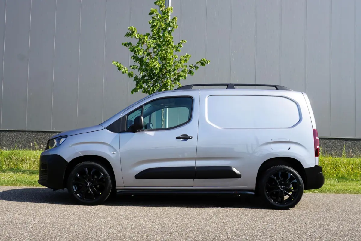 1.5 BlueHDi 100 L1 in Topstaat ||MARGE geen BTW |1e eigenaar |Metallic |Cruise |Navigatie |Carplay |Android Auto |EURO6D |100 pk |Betimmering