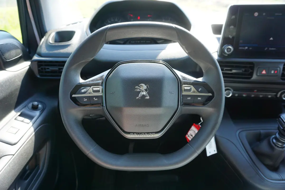 1.5 BlueHDi 100 L1 in Topstaat ||MARGE geen BTW |1e eigenaar |Metallic |Cruise |Navigatie |Carplay |Android Auto |EURO6D |100 pk |Betimmering