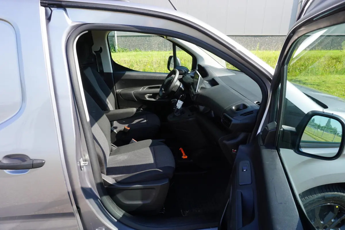 1.5 BlueHDi 100 L1 in Topstaat ||MARGE geen BTW |1e eigenaar |Metallic |Cruise |Navigatie |Carplay |Android Auto |EURO6D |100 pk |Betimmering