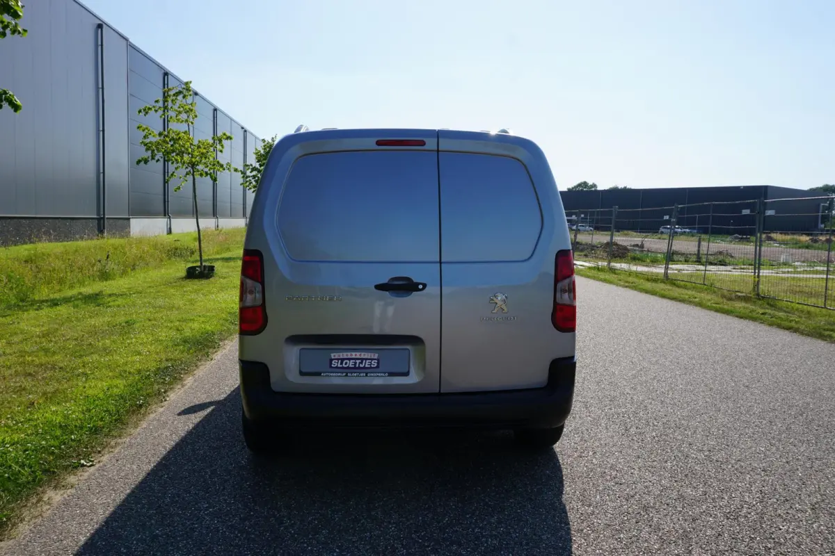 1.5 BlueHDi 100 L1 in Topstaat ||MARGE geen BTW |1e eigenaar |Metallic |Cruise |Navigatie |Carplay |Android Auto |EURO6D |100 pk |Betimmering