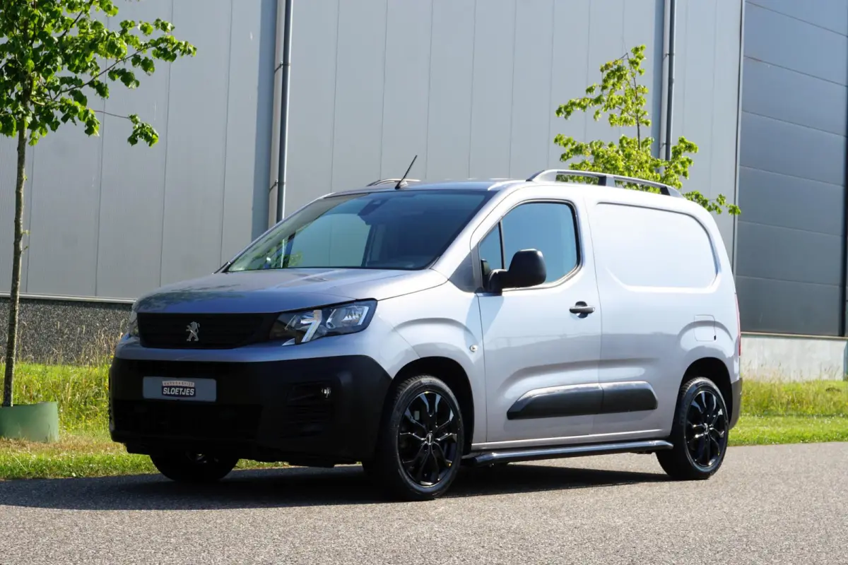 1.5 BlueHDi 100 L1 in Topstaat ||MARGE geen BTW |1e eigenaar |Metallic |Cruise |Navigatie |Carplay |Android Auto |EURO6D |100 pk |Betimmering