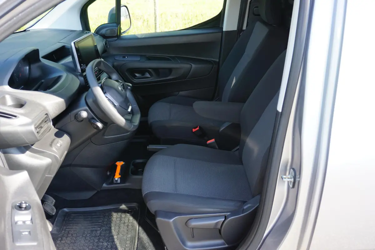 1.5 BlueHDi 100 L1 in Topstaat ||MARGE geen BTW |1e eigenaar |Metallic |Cruise |Navigatie |Carplay |Android Auto |EURO6D |100 pk |Betimmering