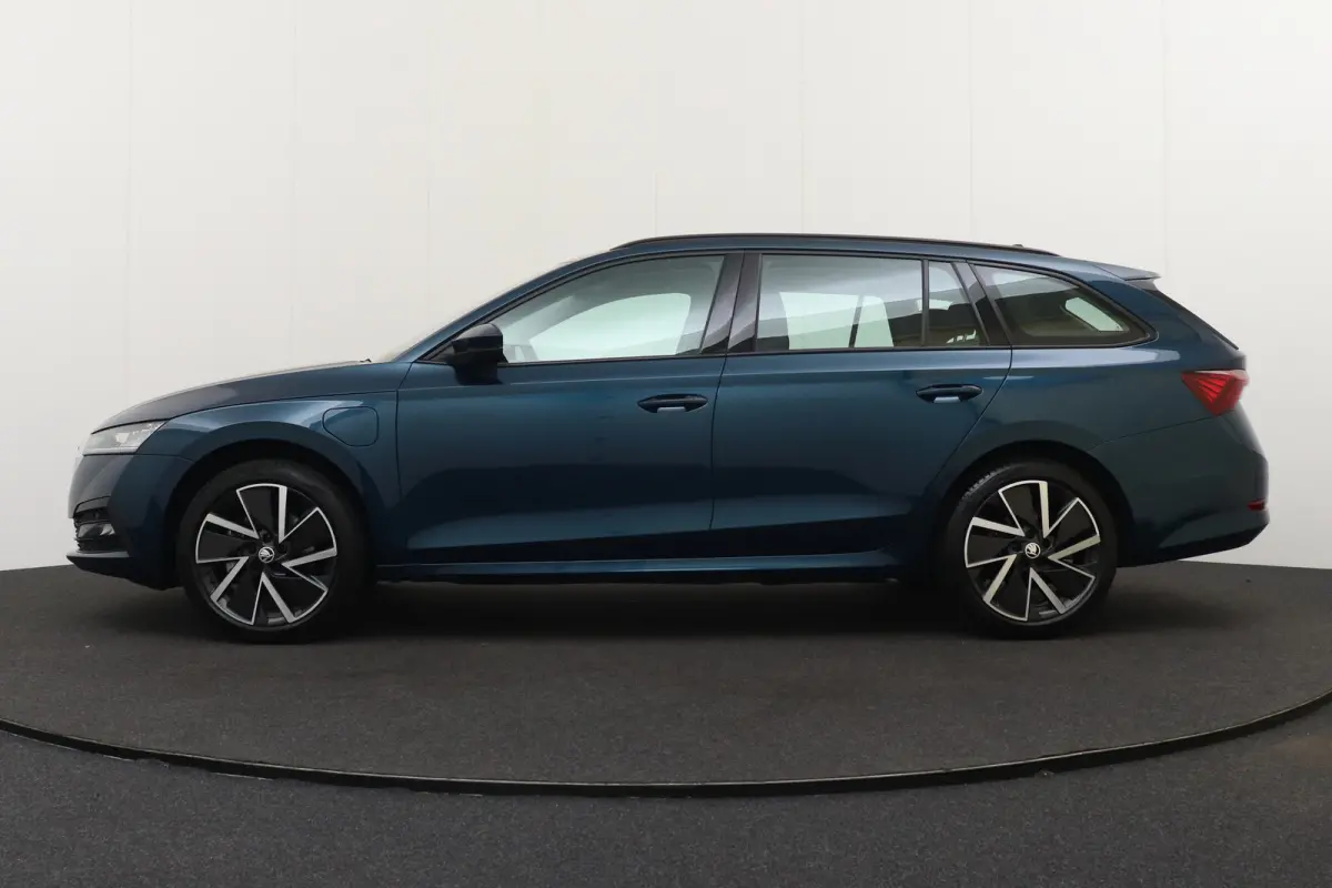 1.4 TSI iV PHEV Business Sport Trekhaak Carplay 18' velgen