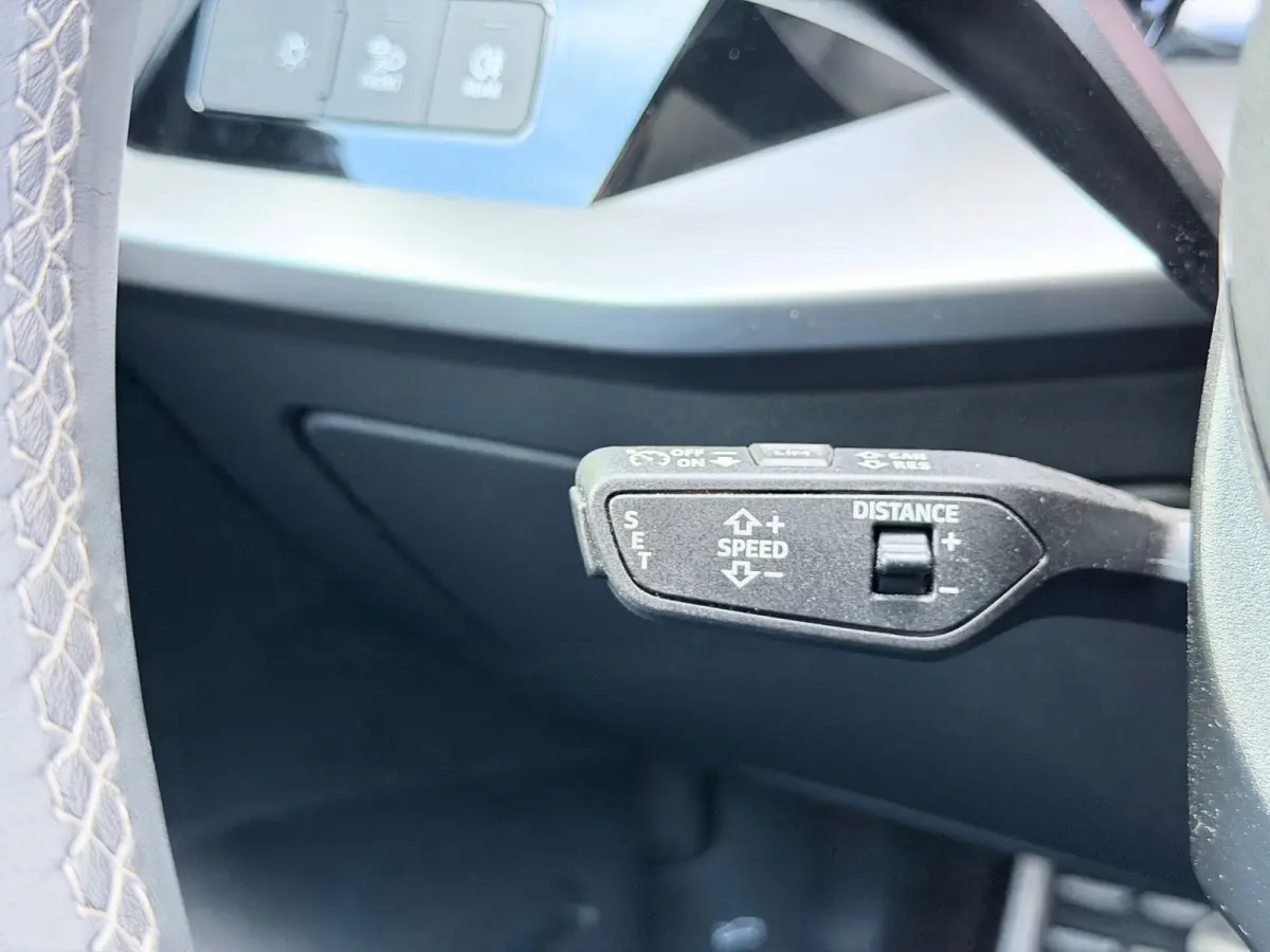 40 TFSI quattro S-Line Camera/AppleCarPlay