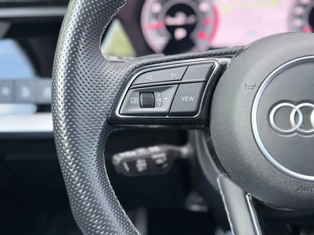 40 TFSI quattro S-Line Camera/AppleCarPlay