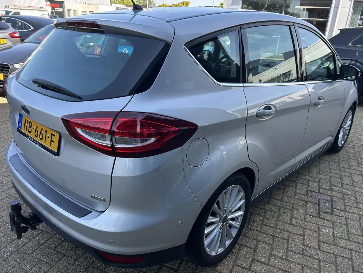 1.5 Titanium 150PK | Trekhaak | 1500KG Trekgewicht | 2e Eigenaar | NL AUTO | Onderhoudshistorie | Achteruitrijcamera | Navigatie | Parkeersensoren | Cruise Control | Climate Control | Armste
