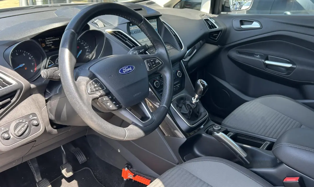 1.5 Titanium 150PK | Trekhaak | 1500KG Trekgewicht | 2e Eigenaar | NL AUTO | Onderhoudshistorie | Achteruitrijcamera | Navigatie | Parkeersensoren | Cruise Control | Climate Control | Armste