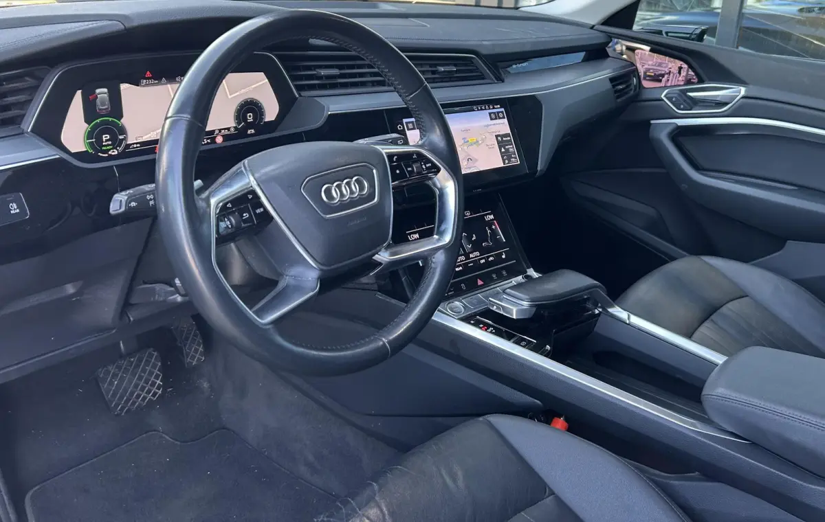 e-tron 55 quattro 95 kWh 408PK | SOH 87,6% | DEALERONDERHOUDEN | Zeer Nette Staat! | Luxe Lederen Stoelen Elektrisch Met Memory | Achteruitrijcamera | Virtual Mirrors | Head Up Display | Ele