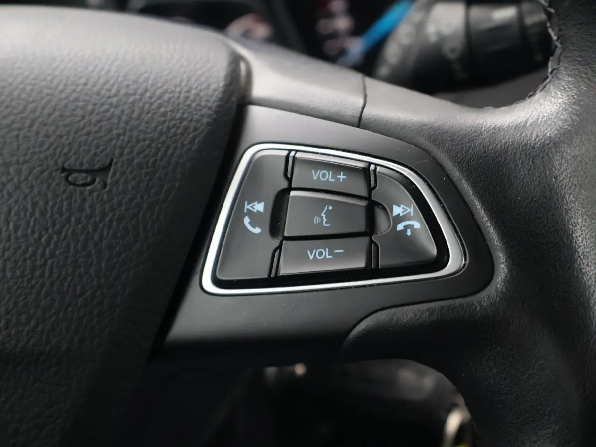 1.0 TREND + APPLE CARPLAY | LMV | CRUISE CONTROL | NAVIGATIE | AIRCO