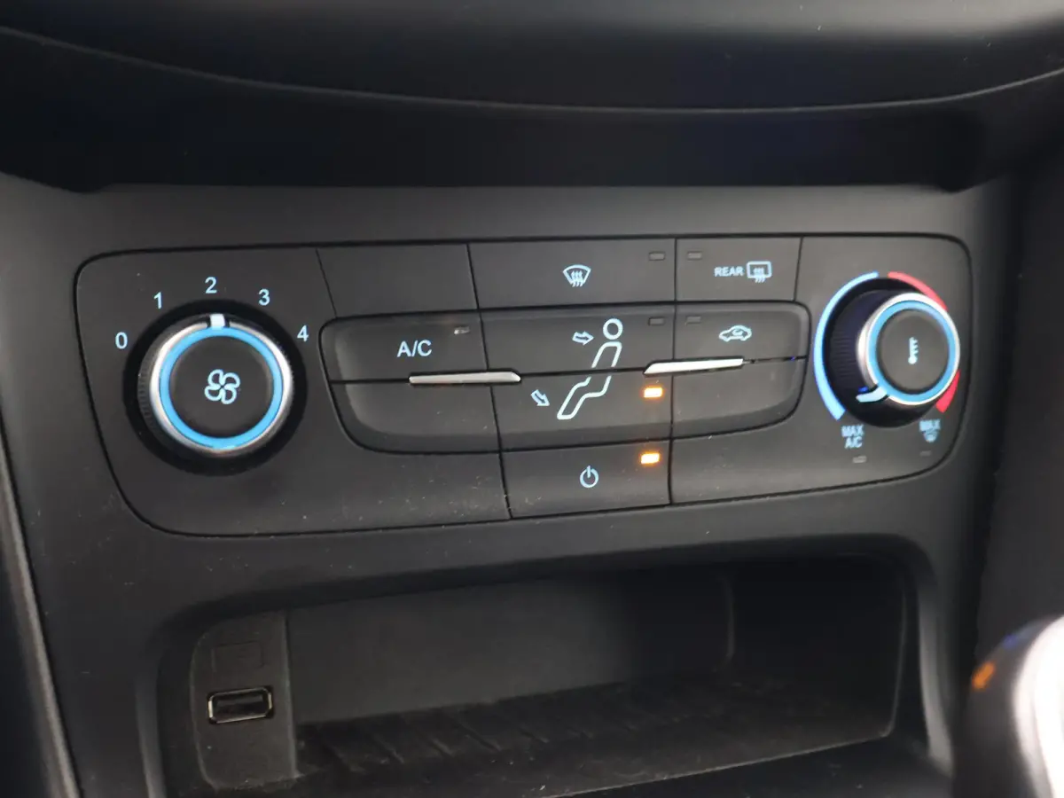 1.0 TREND + APPLE CARPLAY | LMV | CRUISE CONTROL | NAVIGATIE | AIRCO