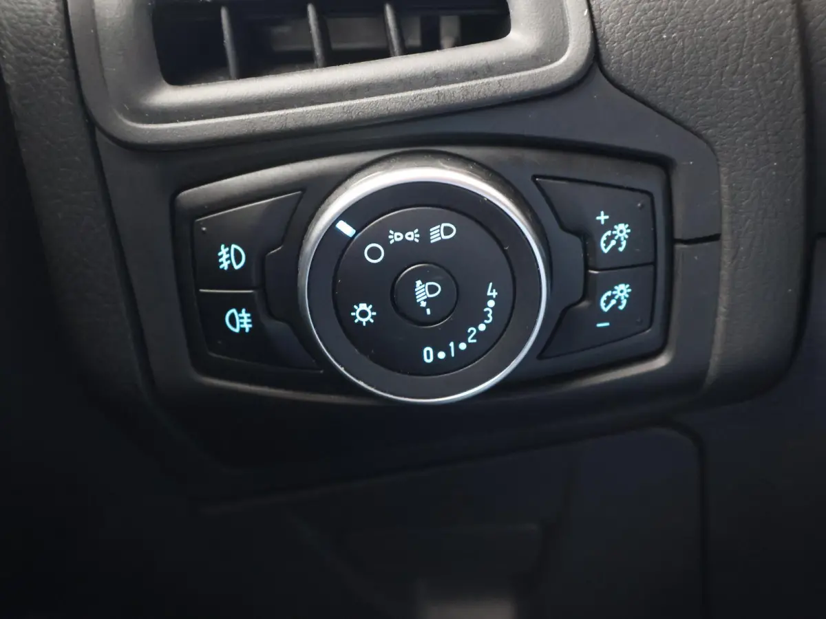 1.0 TREND + APPLE CARPLAY | LMV | CRUISE CONTROL | NAVIGATIE | AIRCO