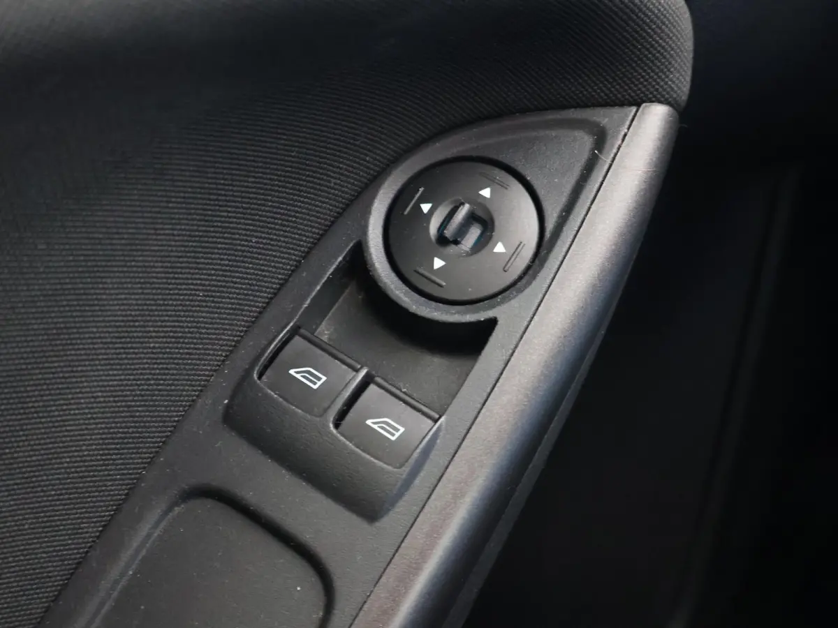 1.0 TREND + APPLE CARPLAY | LMV | CRUISE CONTROL | NAVIGATIE | AIRCO