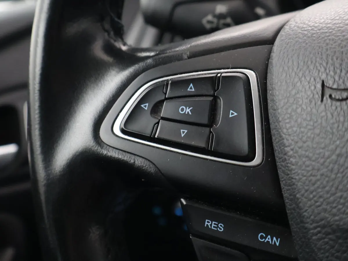 1.0 TREND + APPLE CARPLAY | LMV | CRUISE CONTROL | NAVIGATIE | AIRCO