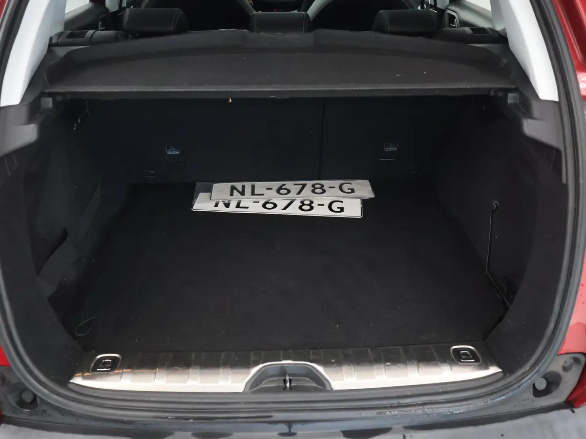 1.2 PT 110 PK ALLURE + TREKHAAK | PANORAMA | CAMERA | APPLE CARPLAY