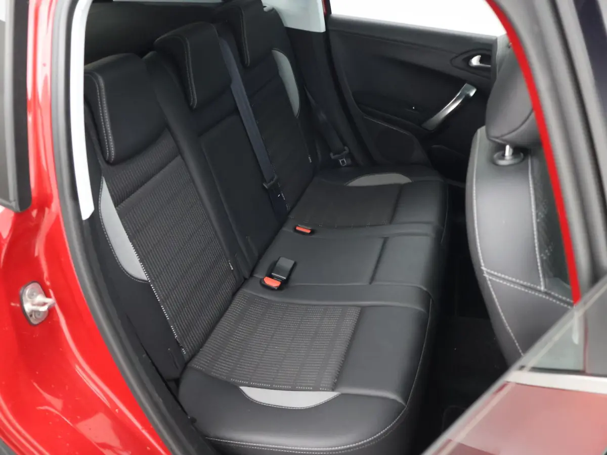 1.2 PT 110 PK ALLURE + TREKHAAK | PANORAMA | CAMERA | APPLE CARPLAY