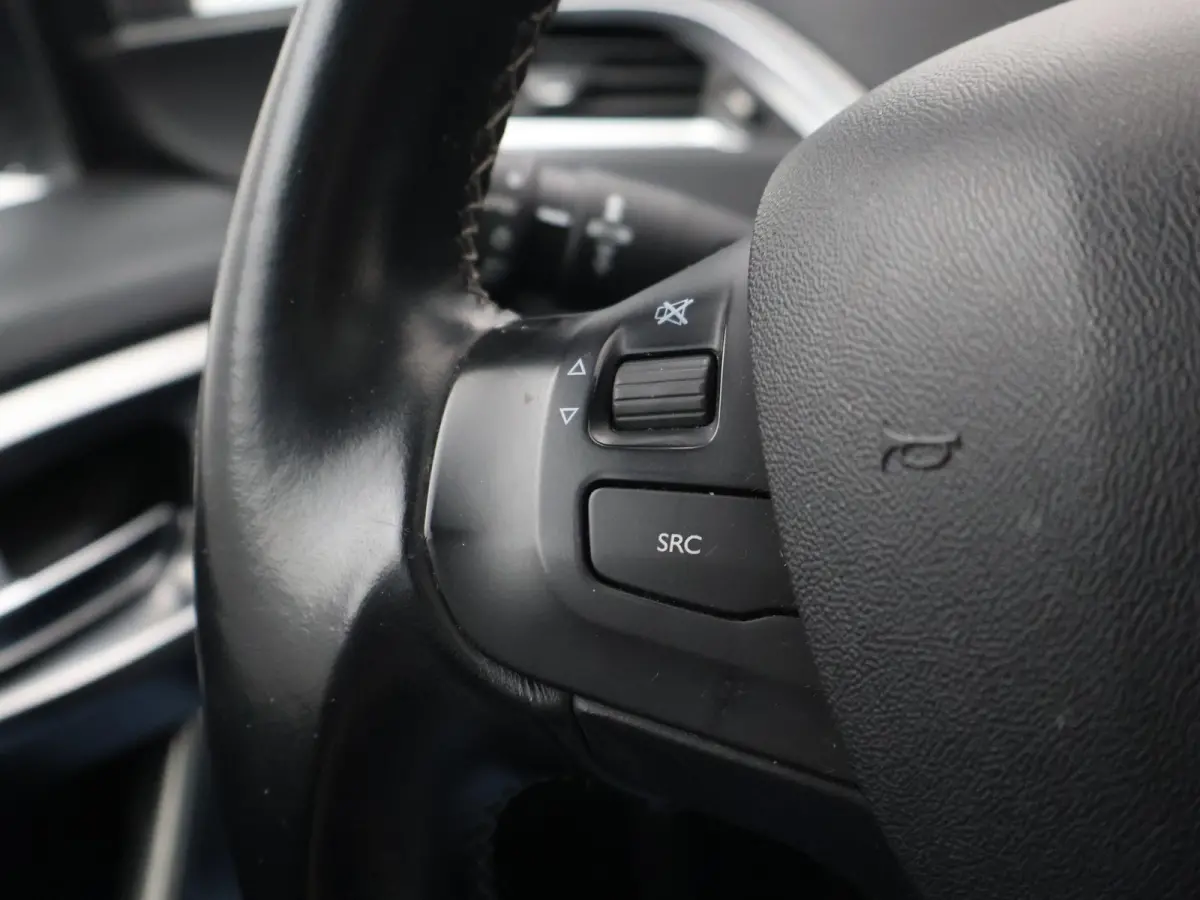 1.2 PT 110 PK ALLURE + TREKHAAK | PANORAMA | CAMERA | APPLE CARPLAY