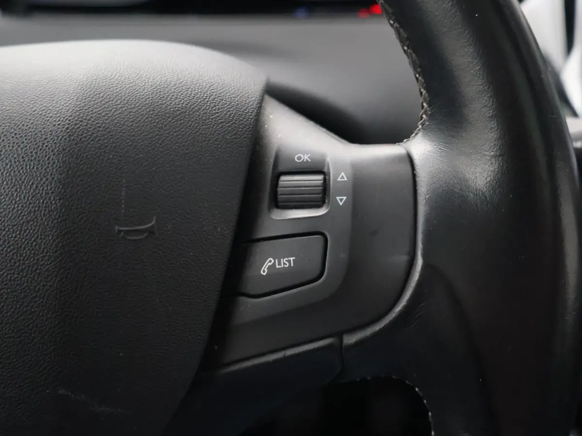 1.2 PT 110 PK ALLURE + TREKHAAK | PANORAMA | CAMERA | APPLE CARPLAY